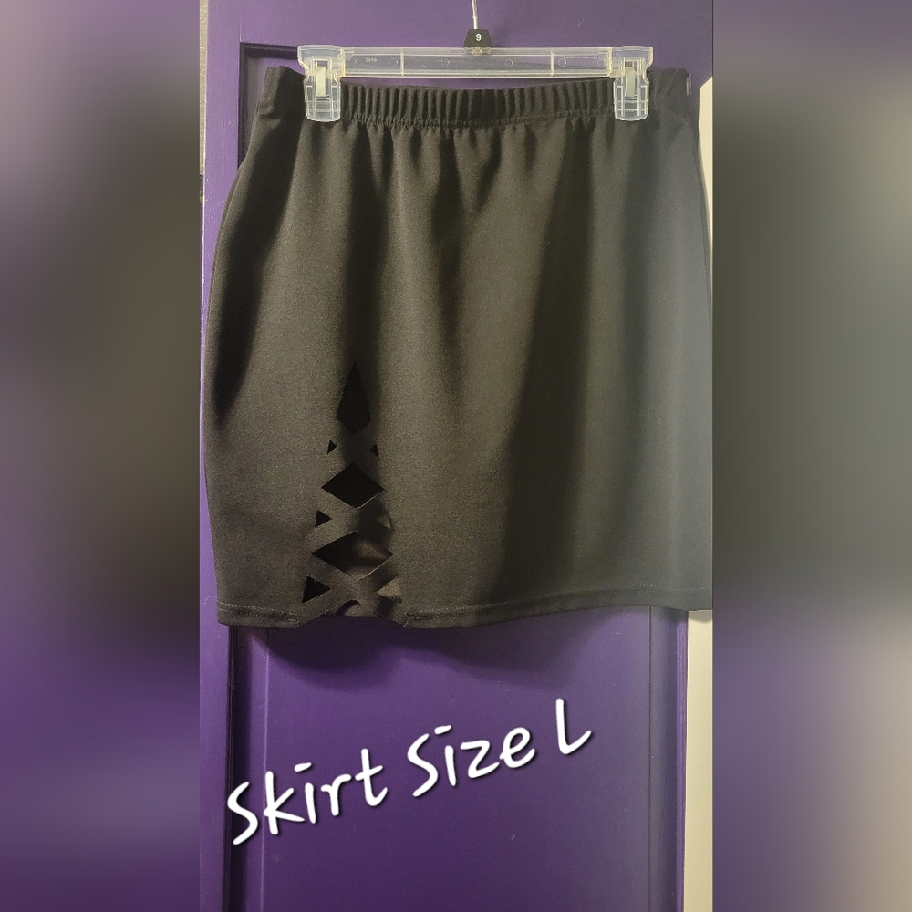 Slit cross skirt